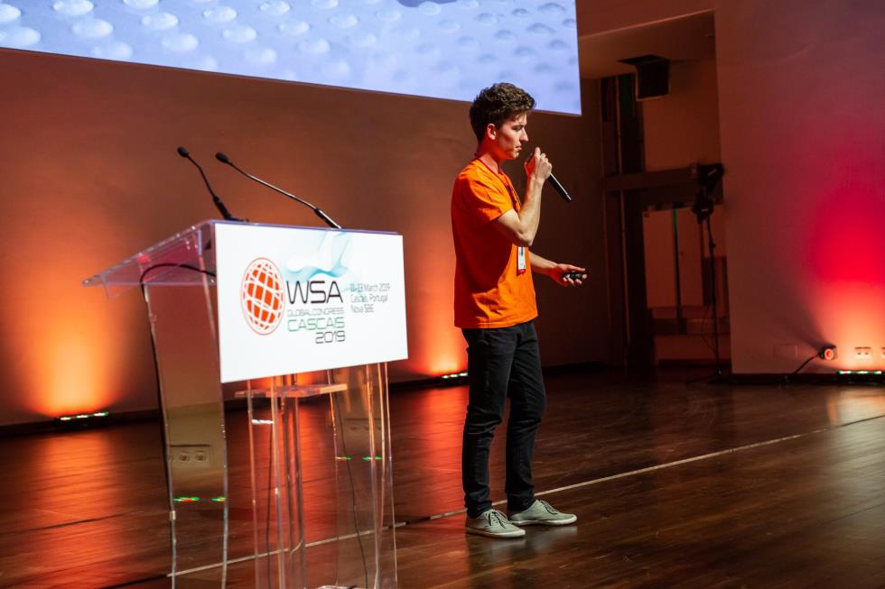 Dominik presenting Feelif on the big winners stage at WSA